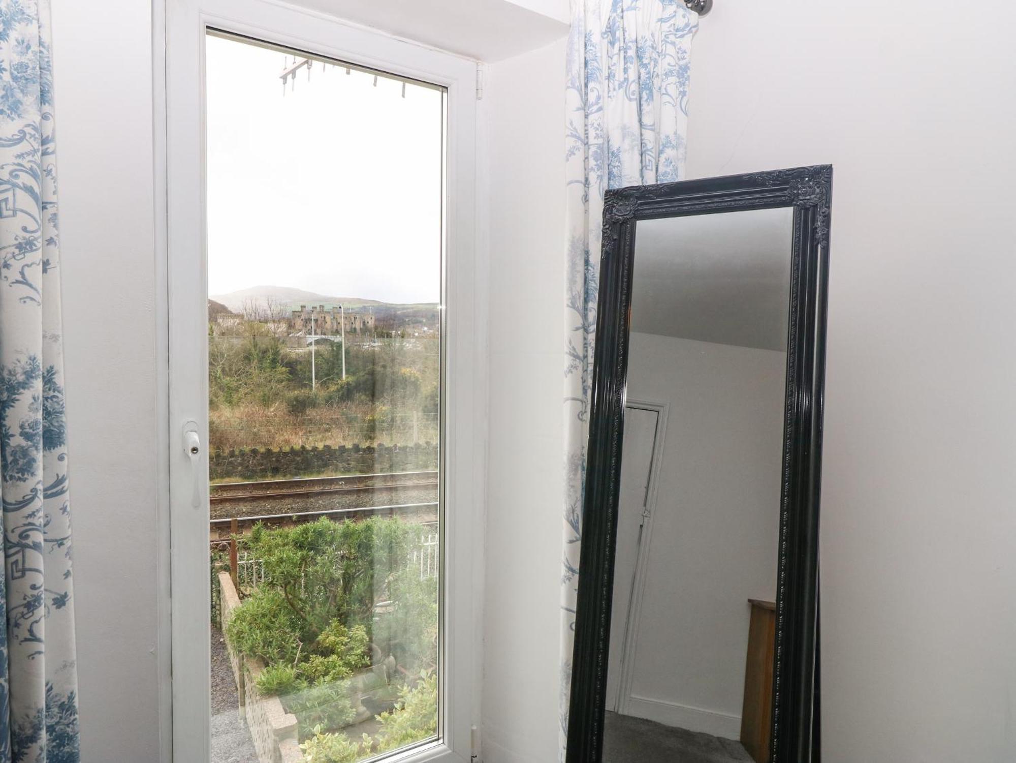Platform 13 Railway Cottage Llandudno Junction Exterior photo